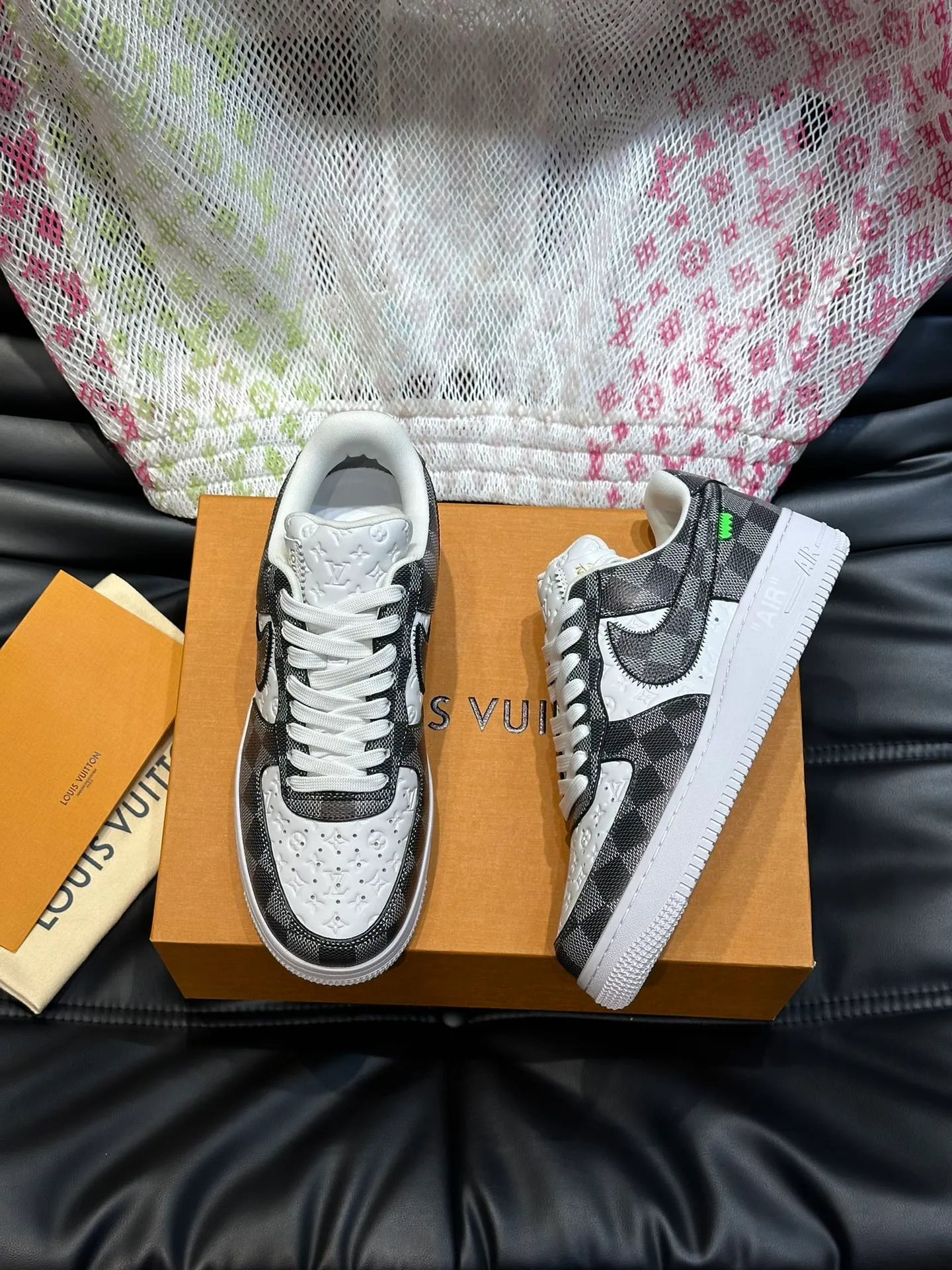 p440《*OUIS *UITTO*》x OFF-WHITE x Nike tripartite collaboration! Trendy and cool men's casual sports shoes with unrivaled color matching. The design idea basically continues the style of THE TEN. The Swoosh line and tongue label have a very familiar visual effect and are both fashionable and trendy! A must-have for fashionistas! The effect on your feet is absolutely stunning!  Size: 39-45